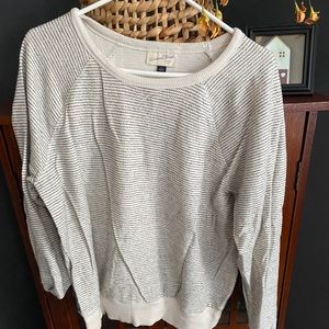 Universal thread size large sweat shirt.